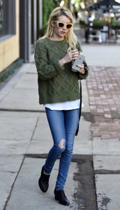 emma-roberts-street-style-out-in-la-november-2015_1